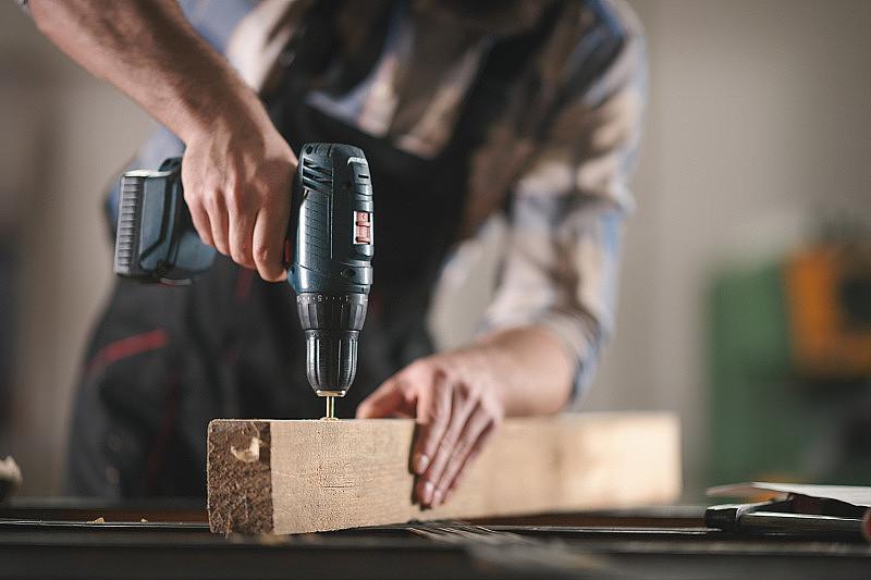 من اخترع المثقاب الكهربائي؟